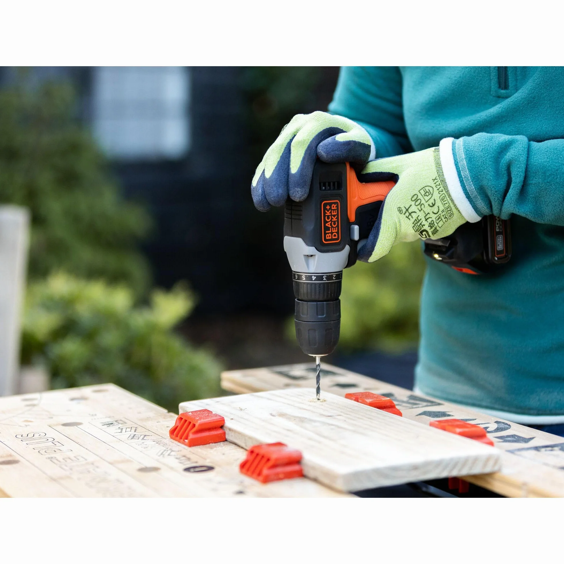 Black+Decker Elastyczny stół warsztatowy WM825 z dużą powierzchnią roboczą – obciążenie do 250 kg – wymiary (powierzchnia robocza): 74,0 x 25,0 cm