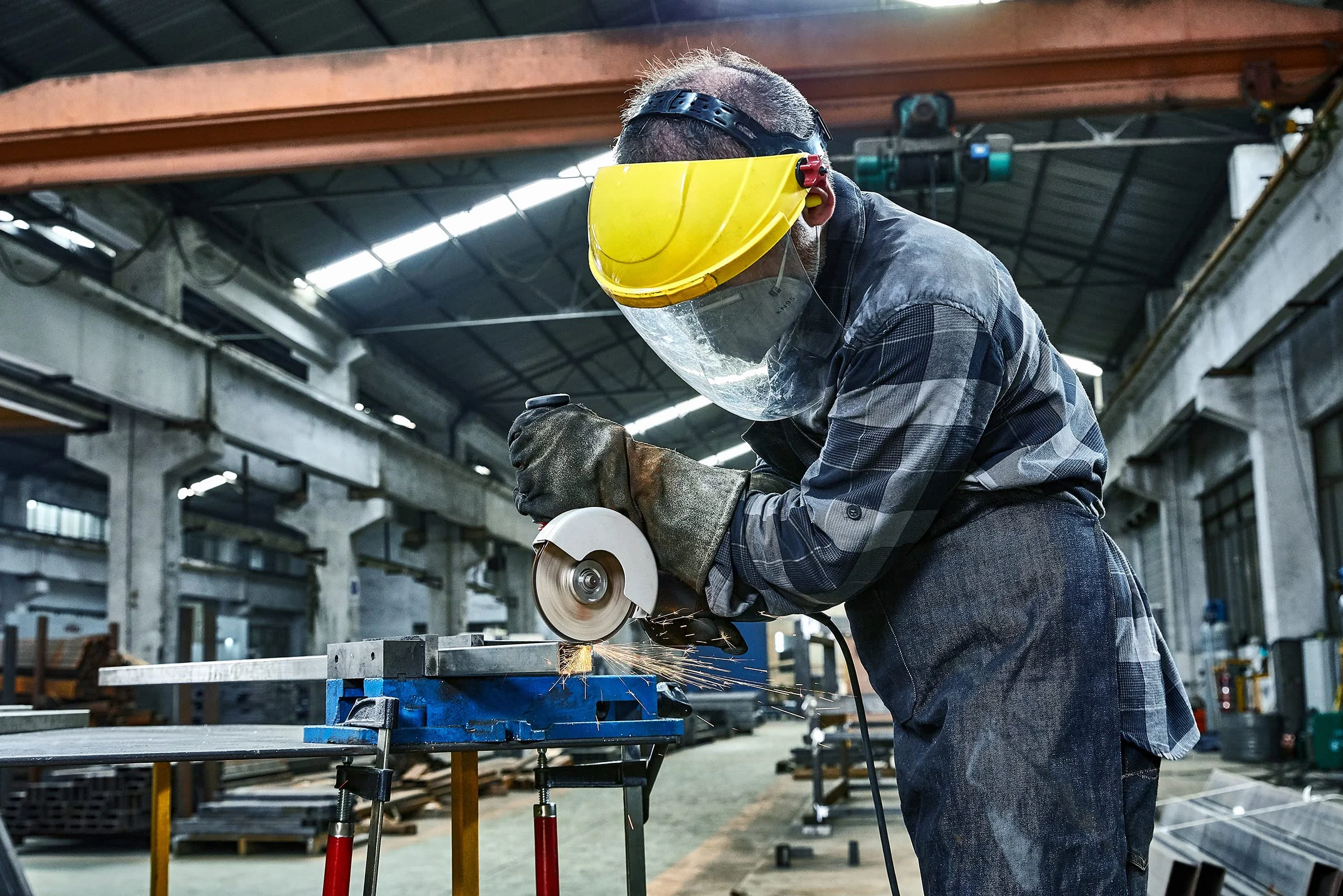 Bosch 100x standardowa tarcza tnąca do metalu (do metalu, stali, blachy, Ø 125 mm, proste cięcie, M14, profesjonalne akcesoria szlifierki kątowej)