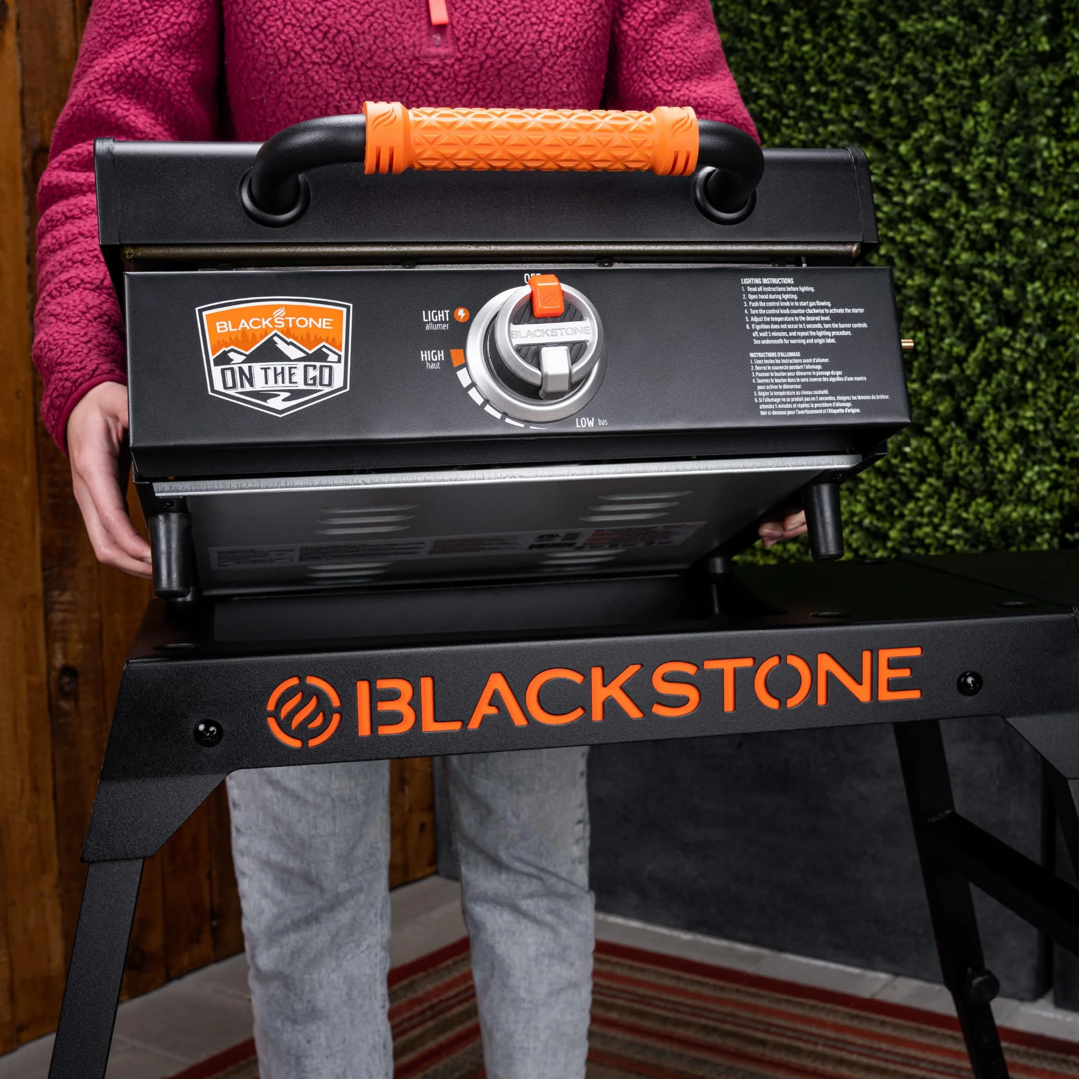 Blackstone 5013 Uniwersalny, metalowy, czarny, rozmiar podstawki na nogi z boczną półką jest dopasowany do siatek stołowych 43 cm lub 56 cm