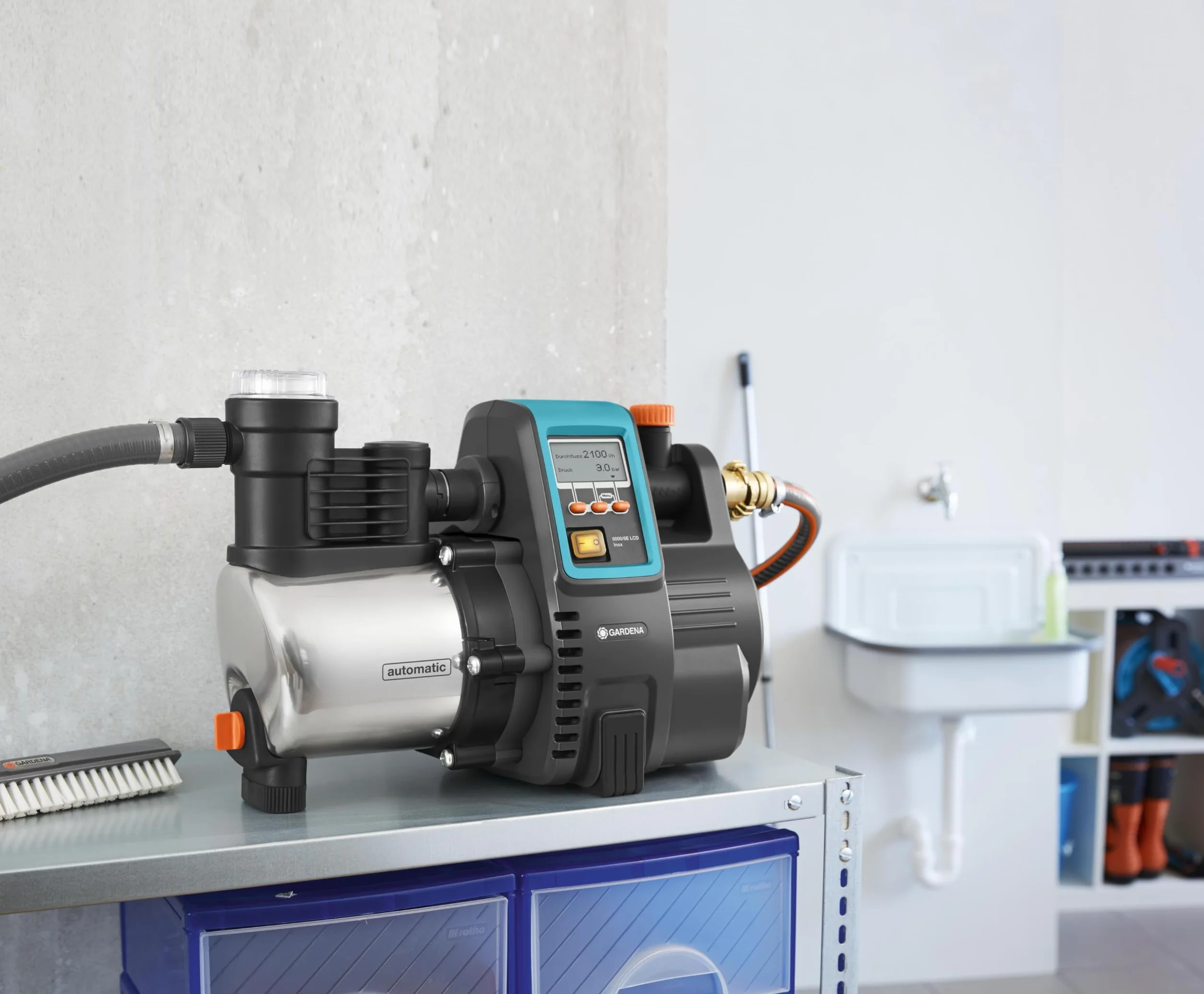 Gardena automatyczny hydrofor Premium 6000/6E LCD inox: pompa hydroforowa o wydajności 6000 l/h, z silnikiem 1300 W, z wyświetlaczem LCD, obudową pompy z nierdzewnej stali szlachetnej (1760-20)