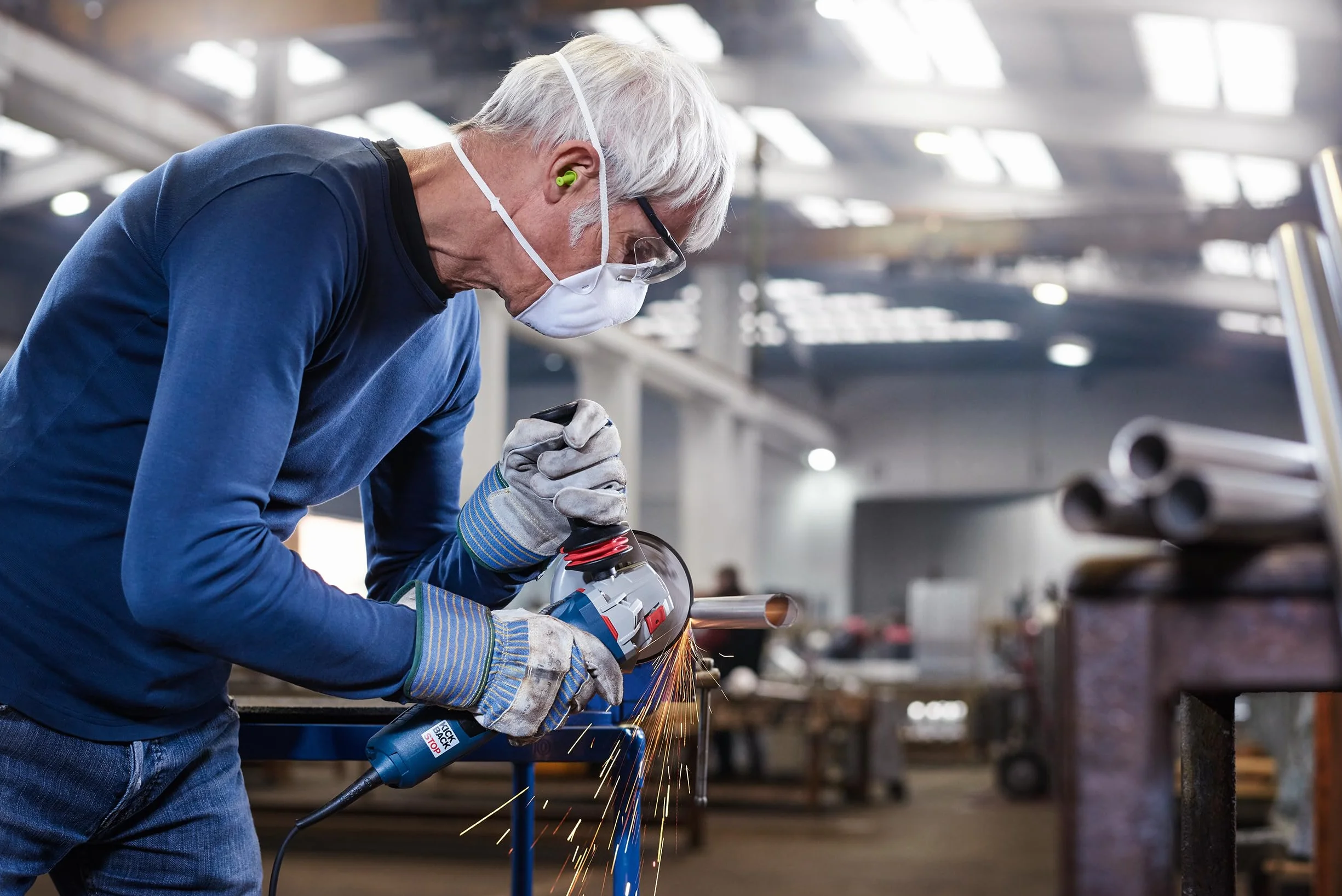 Bosch 100x standardowa tarcza tnąca do metalu (do metalu, stali, blachy, Ø 125 mm, proste cięcie, M14, profesjonalne akcesoria szlifierki kątowej)